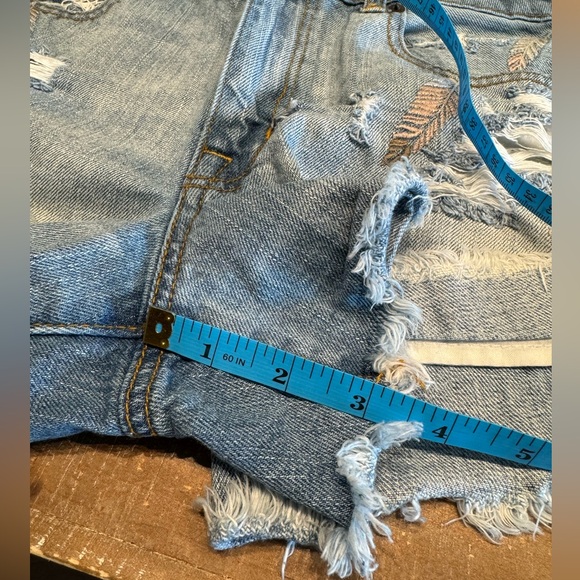 American Eagle Distressed Hi Rise Festival Jean Short 🪶 - Picture 11 of 11